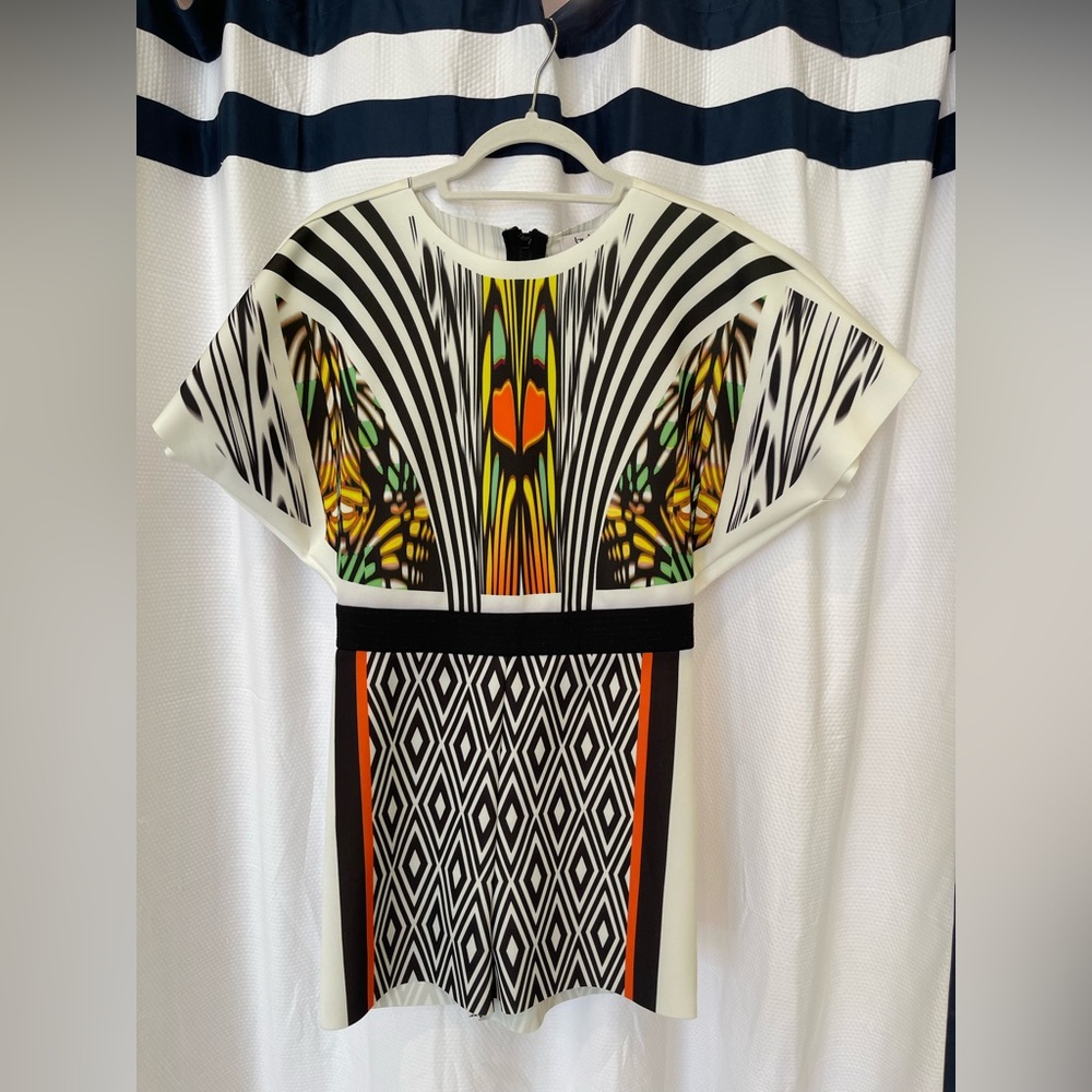 Byblos Jumper: Stylish Black and White Cap Sleeve with Crew Neck